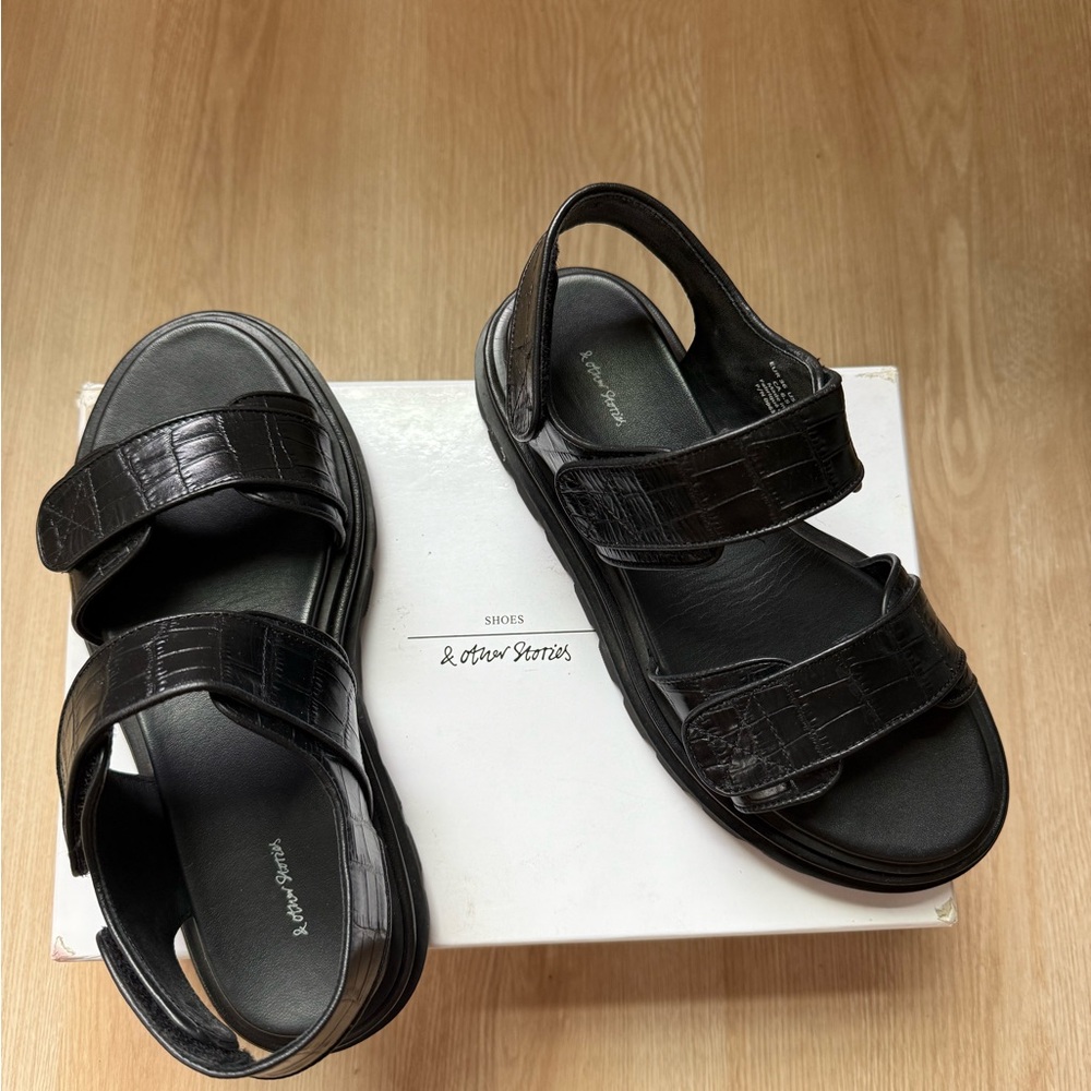 & Other Stories Black Croc-Embossed Women’s Sandals